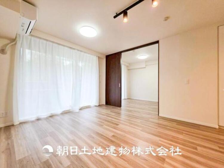 居間 【WIC】収納に便利なウォークインクローゼットがあり、衣類をまとめてしまえるので管理がしやすいです。