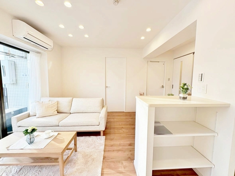 居間 居心地の良い空気感は、暮らしのステージを彩り、心からのやすらぎと満足感を与えてくれます。