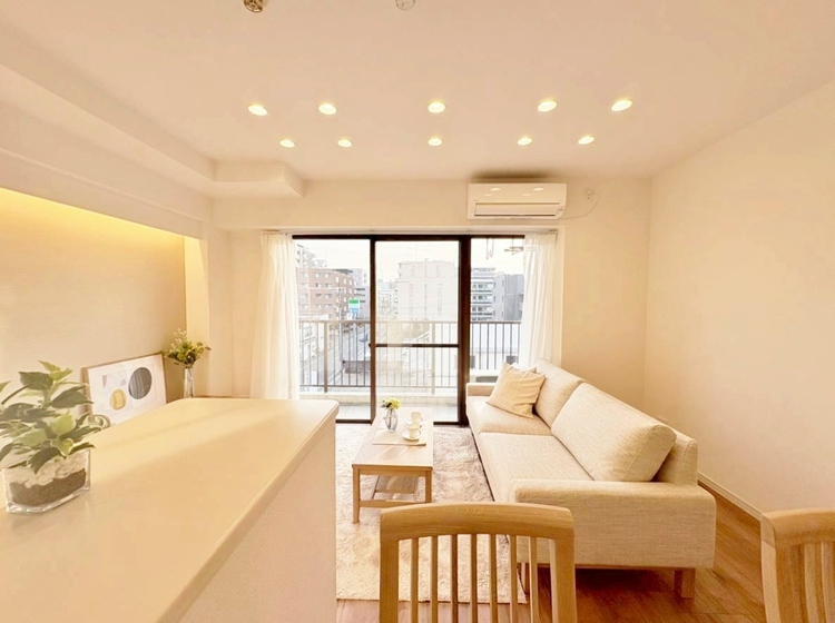 居間 快適に過ごす毎日を求めて、暮らしの中でご自身の「マイホーム」に創り上げてください。