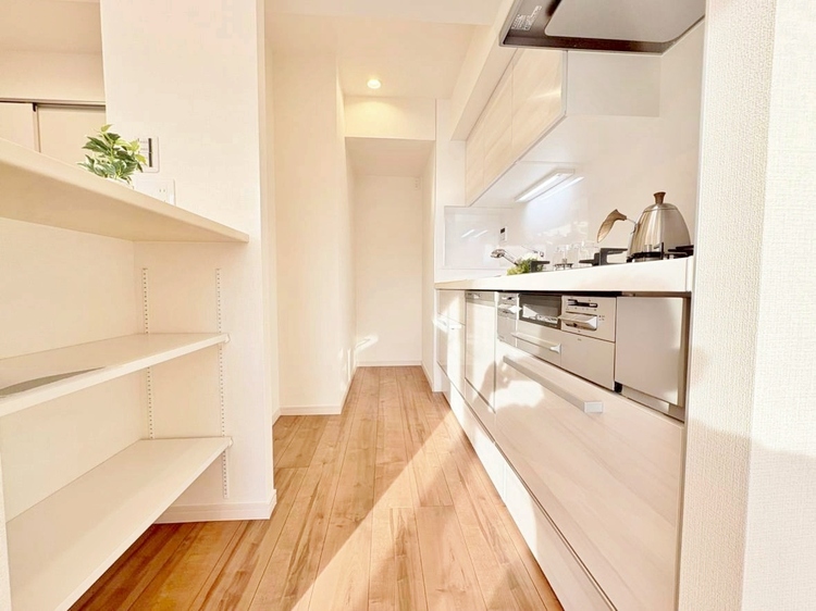 キッチン 洗練されたスタイリッシュなデザイン性と使いやすさを備えた仕様。