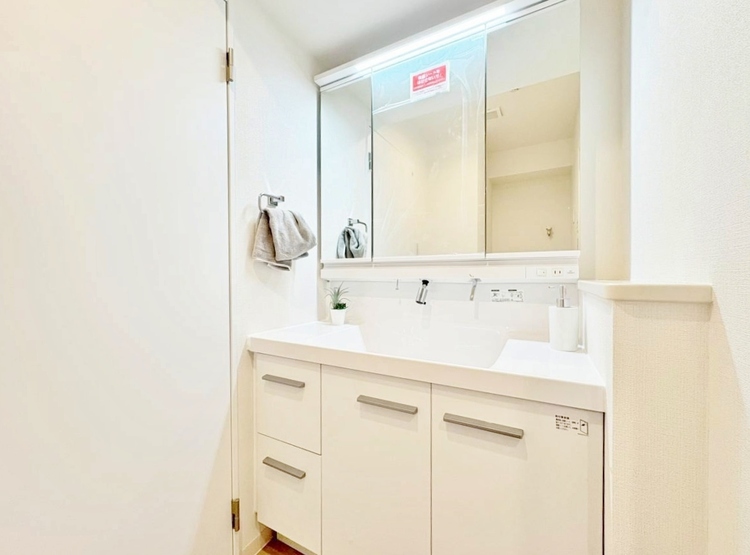 洗面 何かと物が増える場所だからこそ、スッキリと見映えの良い空間に。