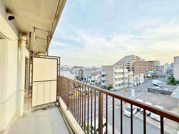 バルコニー 暮らしの中で、光と風を演出してくれるバルコニー。