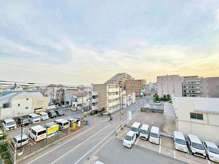 バルコニー 頬をなでる、優しい風を感じることが出来ます。