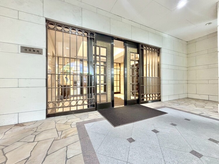 エントランス 外と内をつなぐエントランスは、まさに顔となる場所。