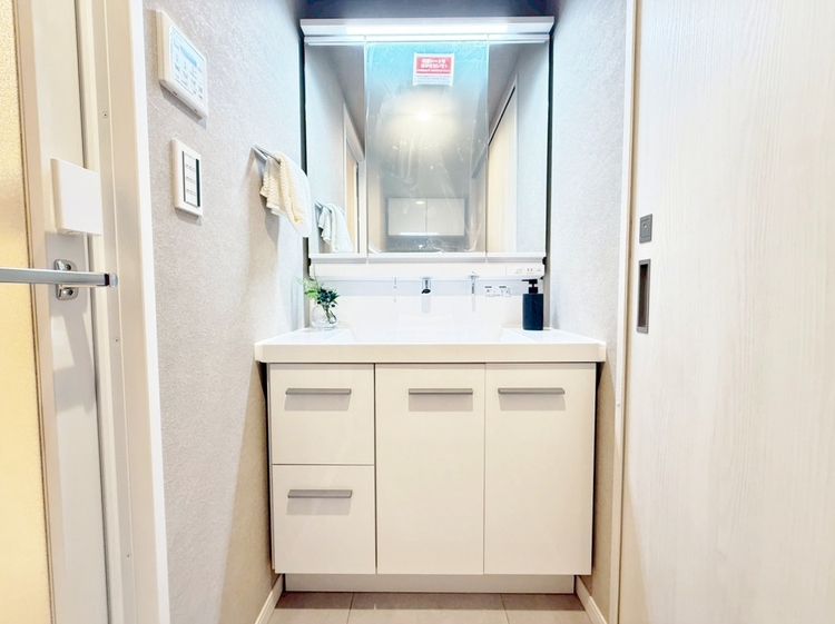 洗面 何かと物が増える場所だからこそ、スッキリと見映えの良い空間に。