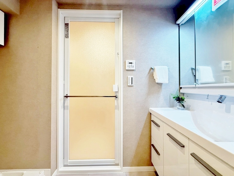 洗面 清潔感と心地よさを重視した、上質感漂うパウダールーム。