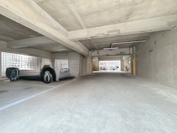 駐車場 本物件の駐車スペースです。車種制限のある場合もございますので、お気軽にお問い合わせくださいませ。