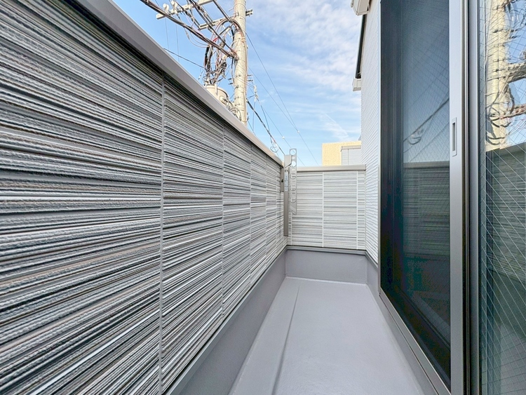 バルコニー 暮らしの中で、光と風を演出してくれるバルコニー。