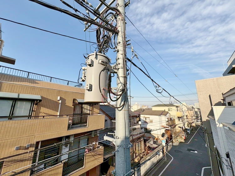 バルコニー 窓を開けると広がる青空。心をリフレッシュして日々を過ごしていきましょう。