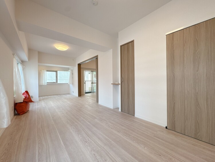 居間 居心地の良い空気感は、暮らしのステージを彩り、心からのやすらぎと満足感を与えてくれます。