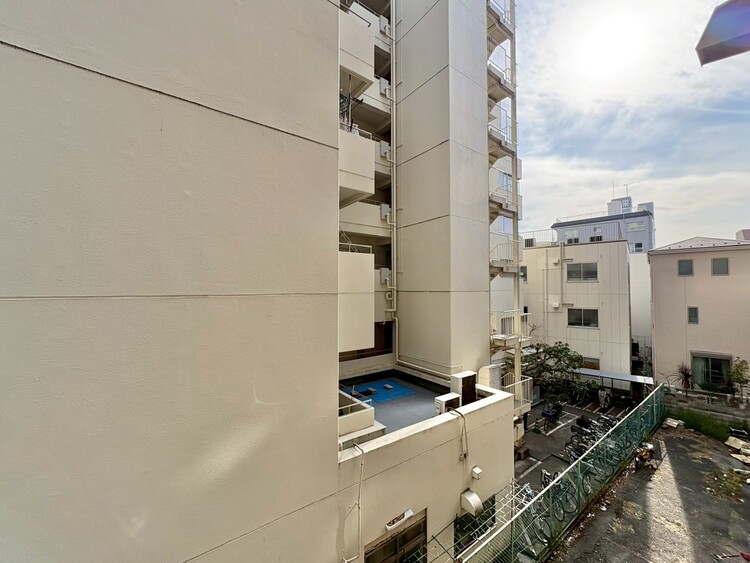 バルコニー 頬をなでる、優しい風を感じることが出来ます。