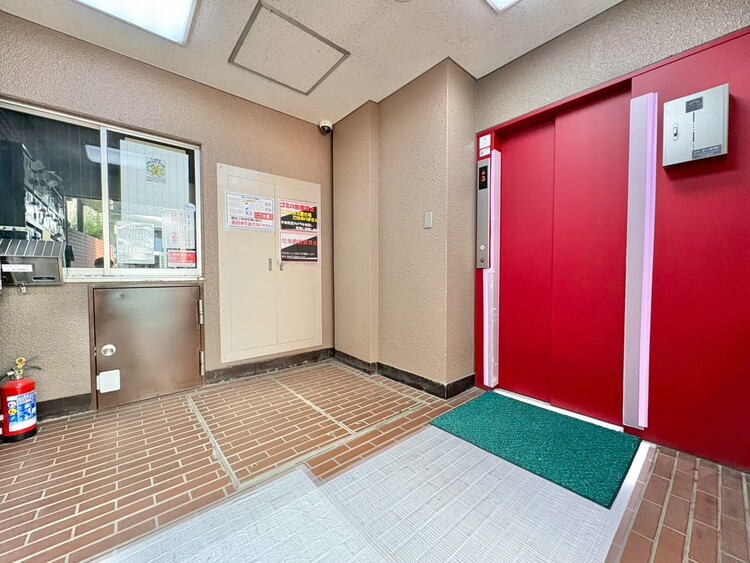 エントランス エントランス内部は、管理が行き届き清潔な共有スペースとなっています。