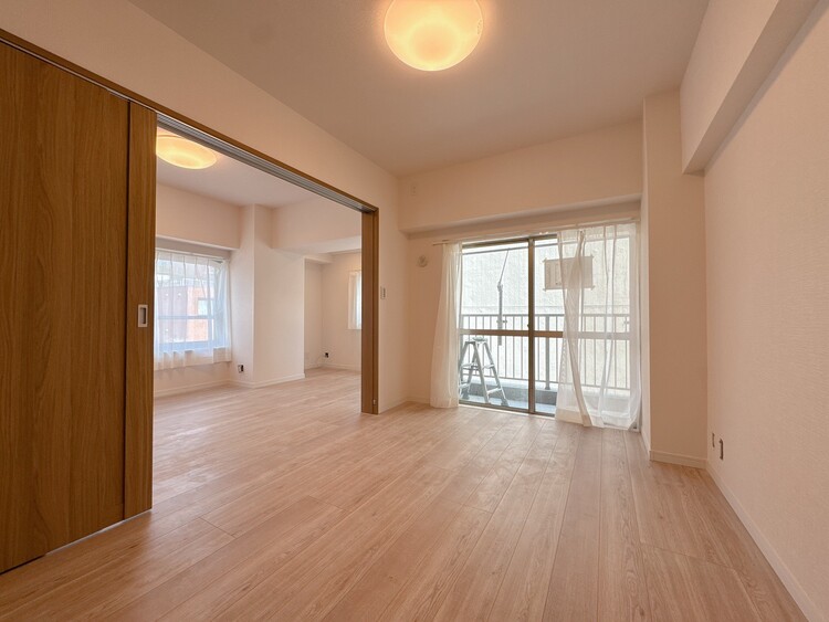 寝室 ベッドも十分に設置するスペースがあります。