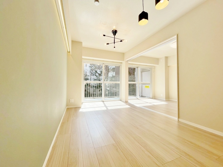 居間 飾り過ぎないシンプルな内装と偏り過ぎないデザインで統一しました。