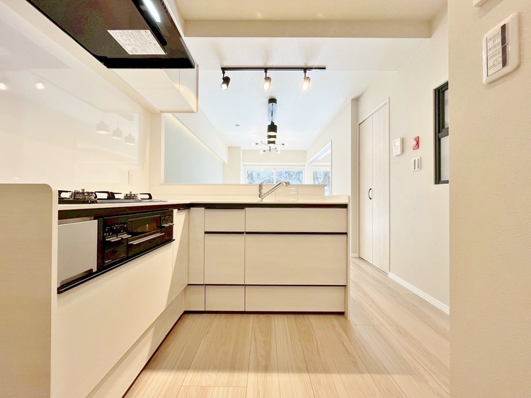 キッチン 洗練されたスタイリッシュなデザイン性と使いやすさを備えた仕様。