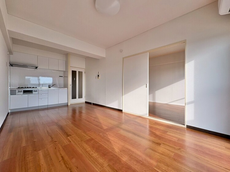 居間 居心地の良い空気感は、暮らしのステージを彩り、心からのやすらぎと満足感を与えてくれます。