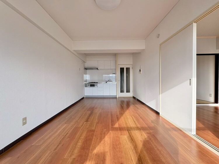 居間 飾り過ぎないシンプルな内装と偏り過ぎないデザインで統一しました。