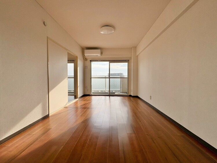 居間 快適に過ごす毎日を求めて、暮らしの中でご自身の「マイホーム」に創り上げてください。