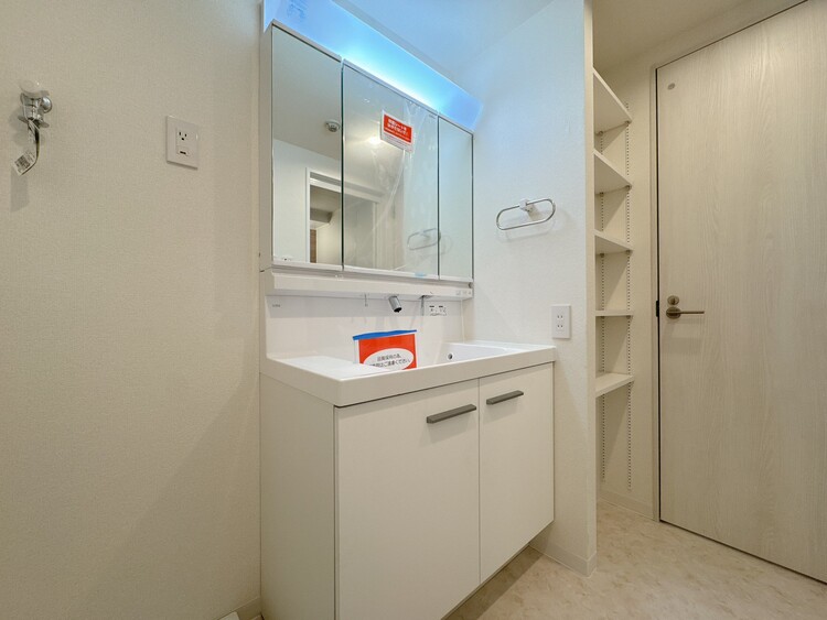 洗面 何かと物が増える場所だからこそ、スッキリと見映えの良い空間に。