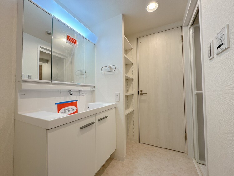 洗面 清潔感と心地よさを重視した、上質感漂うパウダールーム。