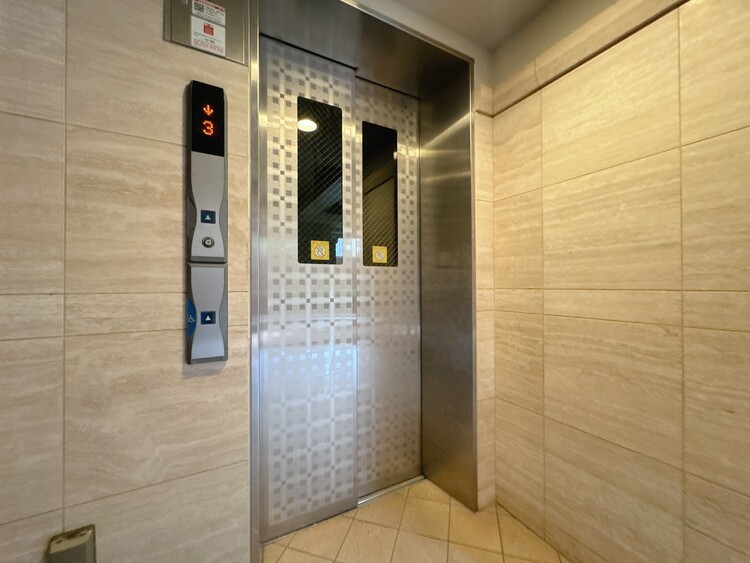 設備 エレベーターの管理も、きちんと行き届いてます。