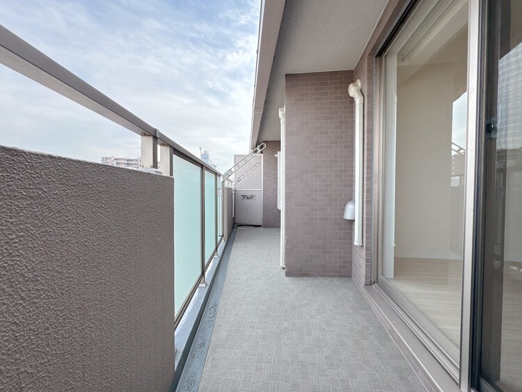 バルコニー 暮らしの中で、光と風を演出してくれるバルコニー。