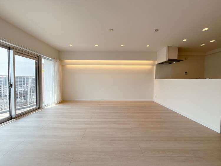 居間 飾り過ぎないシンプルな内装と偏り過ぎないデザインで統一しました。