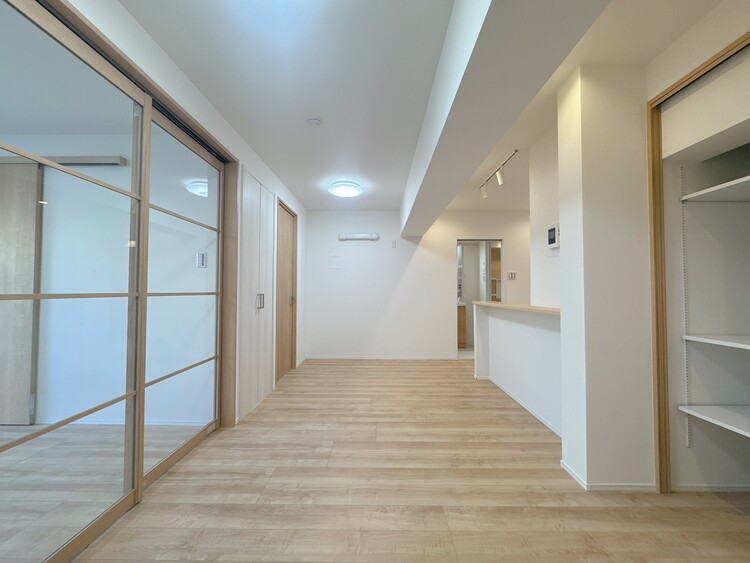 居間 快適に過ごす毎日を求めて、暮らしの中でご自身の「マイホーム」に創り上げてください。