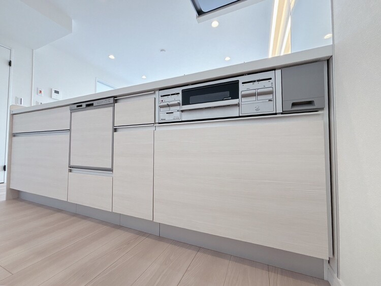 キッチン スマートな意匠と充実の機能を備えたキッチンが、暮らしにおいしい彩りを添えます。