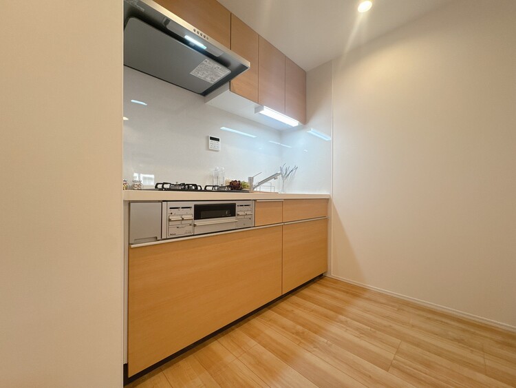 キッチン スマートな意匠と充実の機能を備えたキッチンが、暮らしにおいしい彩りを添えます。