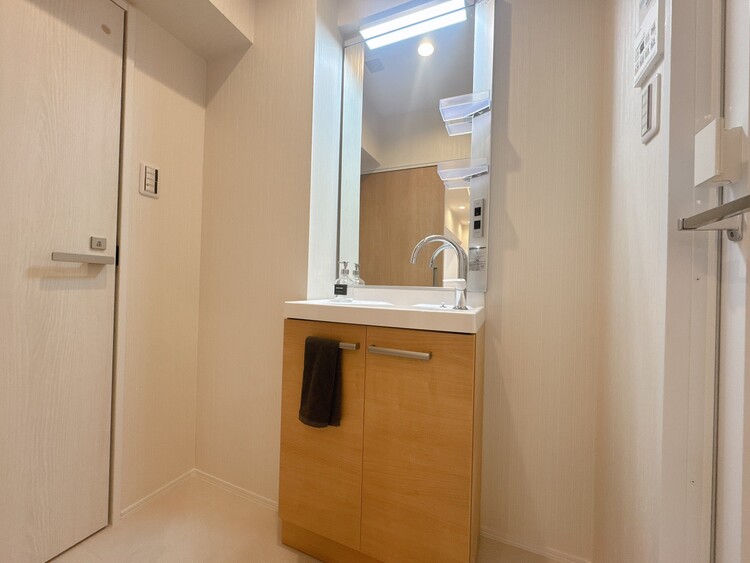 洗面 何かと物が増える場所だからこそ、スッキリと見映えの良い空間に。