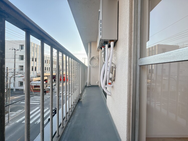 バルコニー 暮らしの中で、光と風を演出してくれるバルコニー。