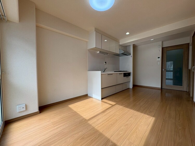 居間 忙しく過ぎゆく日常を置き去るほど、ゆったりした時間が流れるリビング。