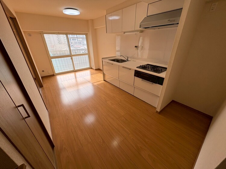 居間 居心地の良い空気感は、暮らしのステージを彩り、心からのやすらぎと満足感を与えてくれます。