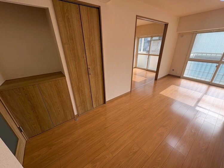 居間 飾り過ぎないシンプルな内装と偏り過ぎないデザインで統一しました。