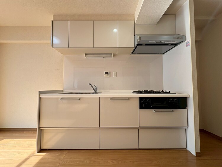 キッチン スマートな意匠と充実の機能を備えたキッチンが、暮らしにおいしい彩りを添えます。