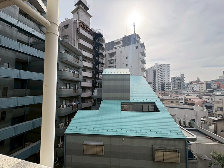 バルコニー 窓を開けると広がる青空。心をリフレッシュして日々を過ごしていきましょう。