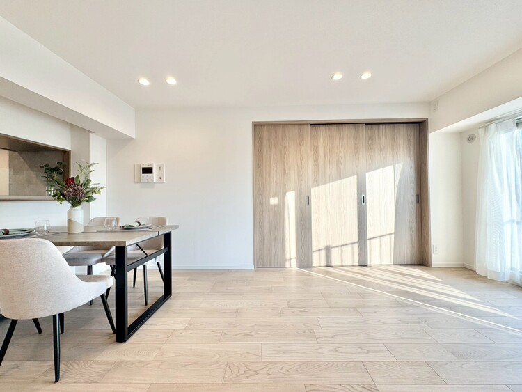 居間 快適に過ごす毎日を求めて、暮らしの中でご自身の「マイホーム」に創り上げてください。