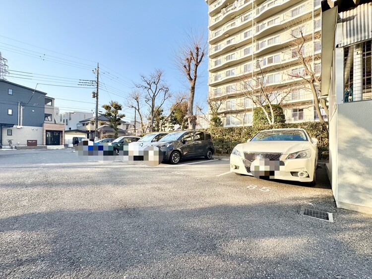 駐車場 本物件の駐車スペースです。車種制限のある場合もございますので、お気軽にお問い合わせくださいませ。