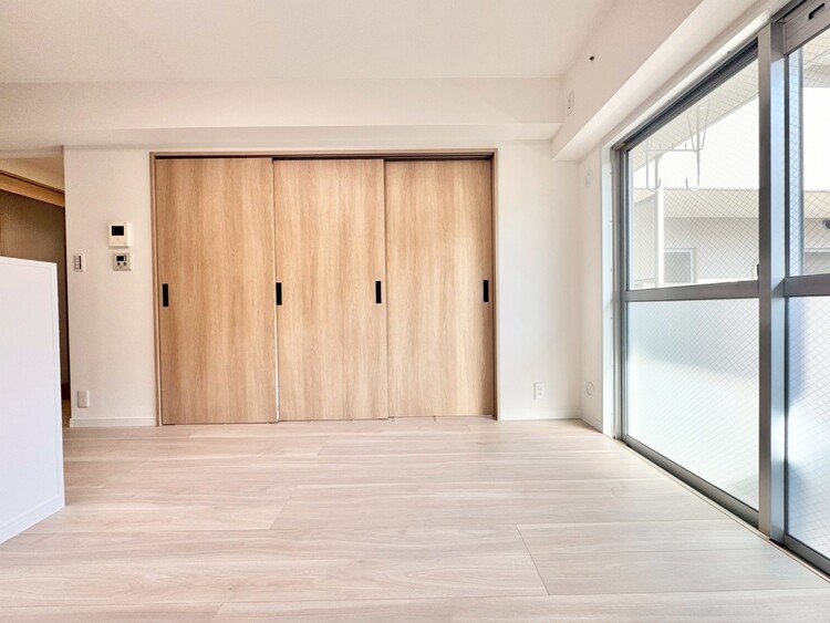 居間 忙しく過ぎゆく日常を置き去るほど、ゆったりした時間が流れるリビング。