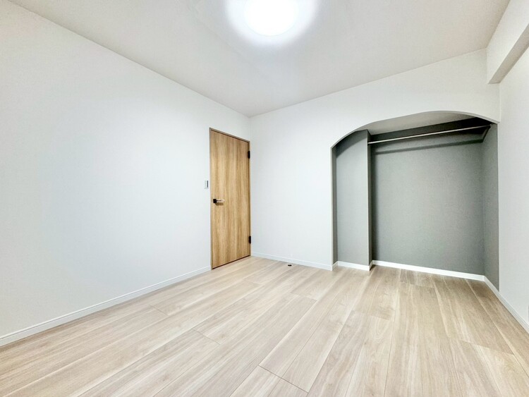 寝室 ベッドも十分に設置するスペースがあります。