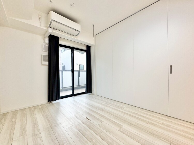 居間 忙しく過ぎゆく日常を置き去るほど、ゆったりした時間が流れるリビング。