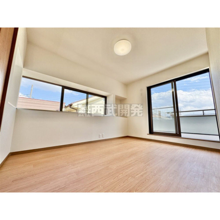 内装 穏やかな日差しと心地よい風が吹き抜ける窓配置