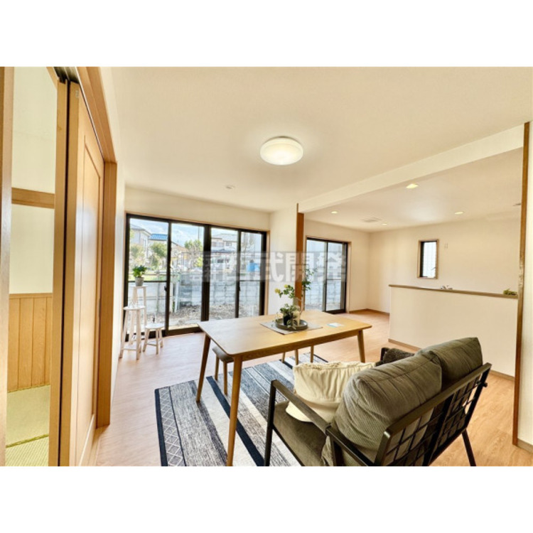 居間 ＬＤＫは家族みんなの快適空間です。お食事したりおしゃべりしたり、家族の絆を育むセントラルスペースです。