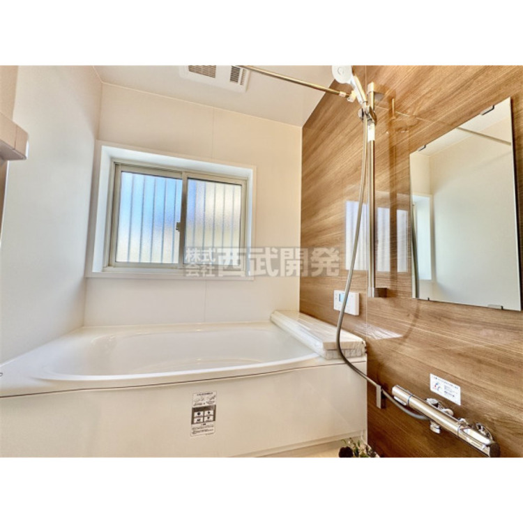 風呂 換気乾燥機付きの浴室は、雨の日でも洗濯ができるのでとても便利です。梅雨の時期でもこれで安心ですね。