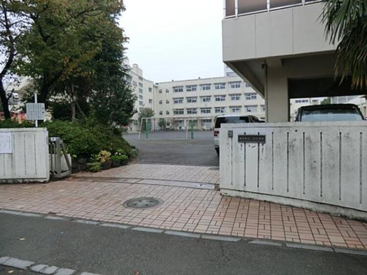 周辺 横浜市立二谷小学校　750ｍ
