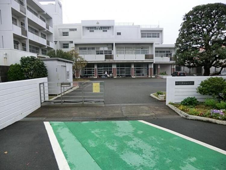 周辺 横浜市立栗田谷中学校　300ｍ