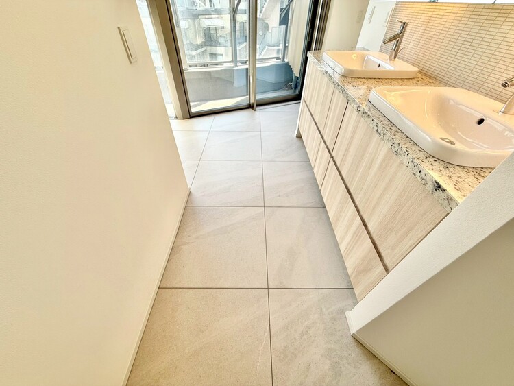 その他 十分な広さの脱衣所。