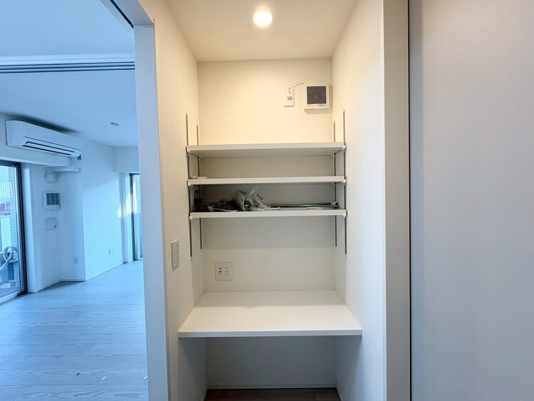 その他 家電やスーツケース、ストック品など何でも片付く嬉しい空間です。