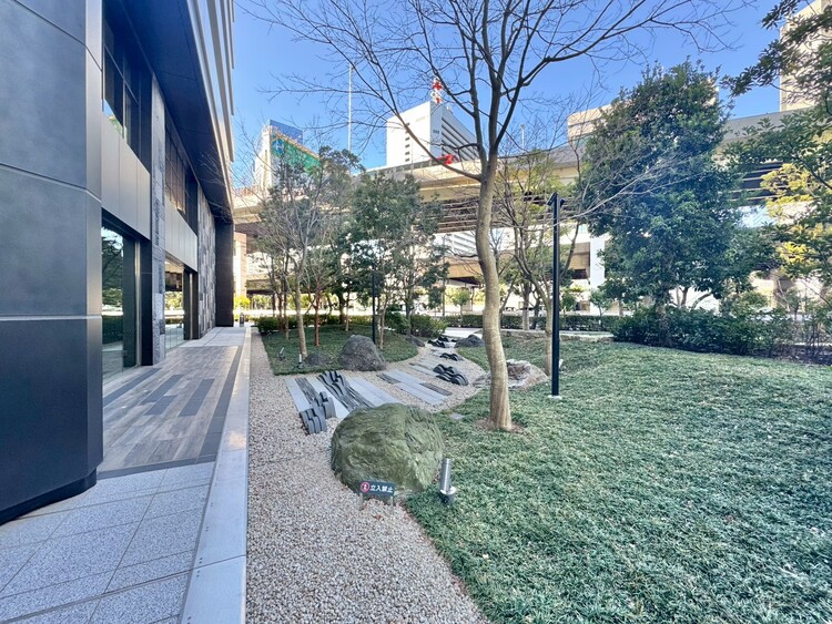 その他 マンションの敷地内には、中庭もございます。